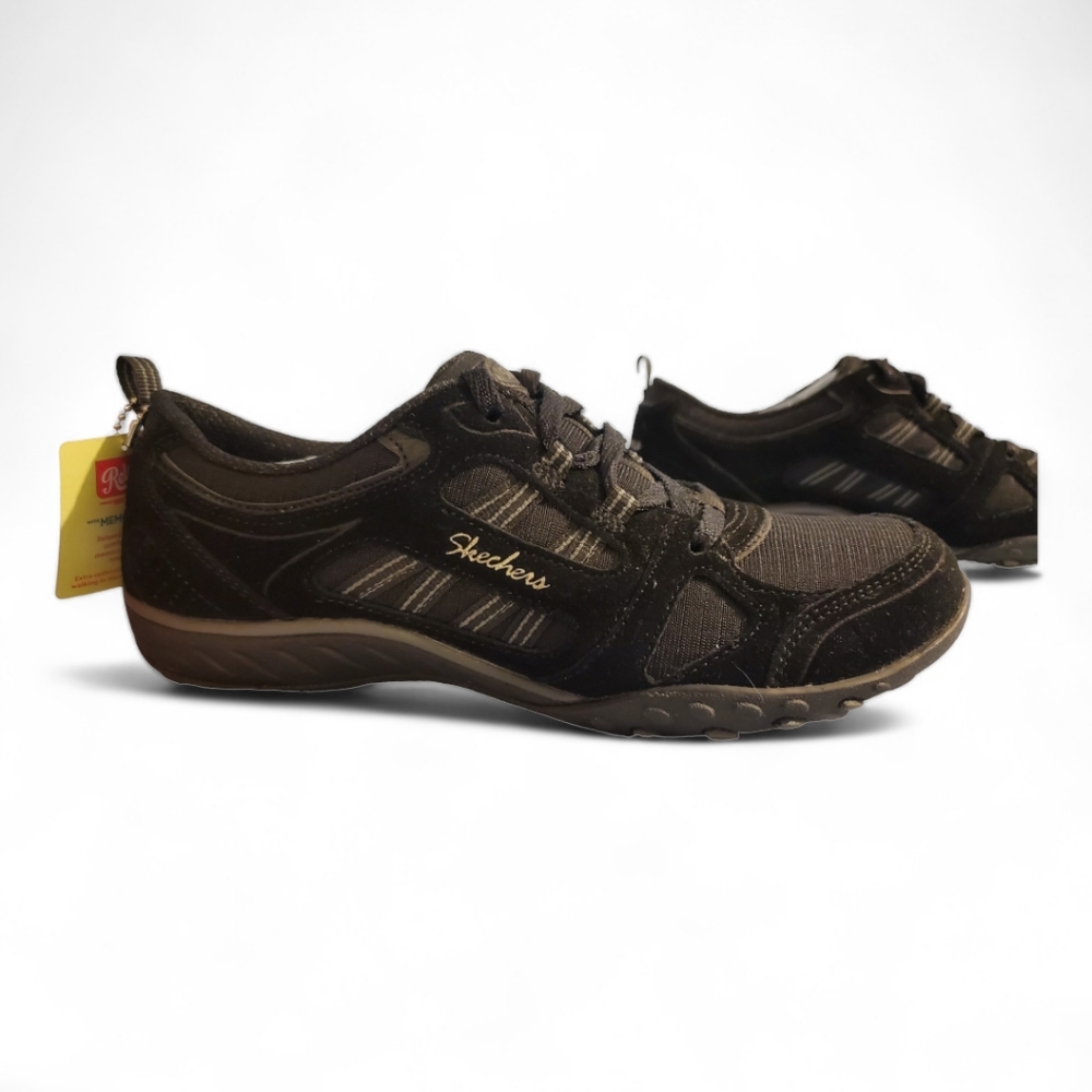 Sketchers Women's Breathe Easy-Relaxation Memory Foam Sneakers NWT Sz 7.5